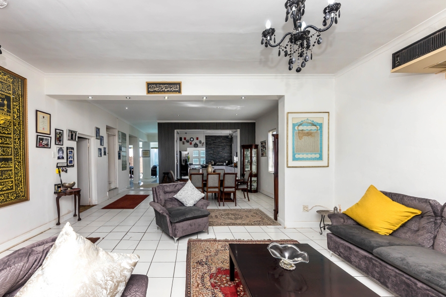 6 Bedroom Property for Sale in Walmer Estate Western Cape